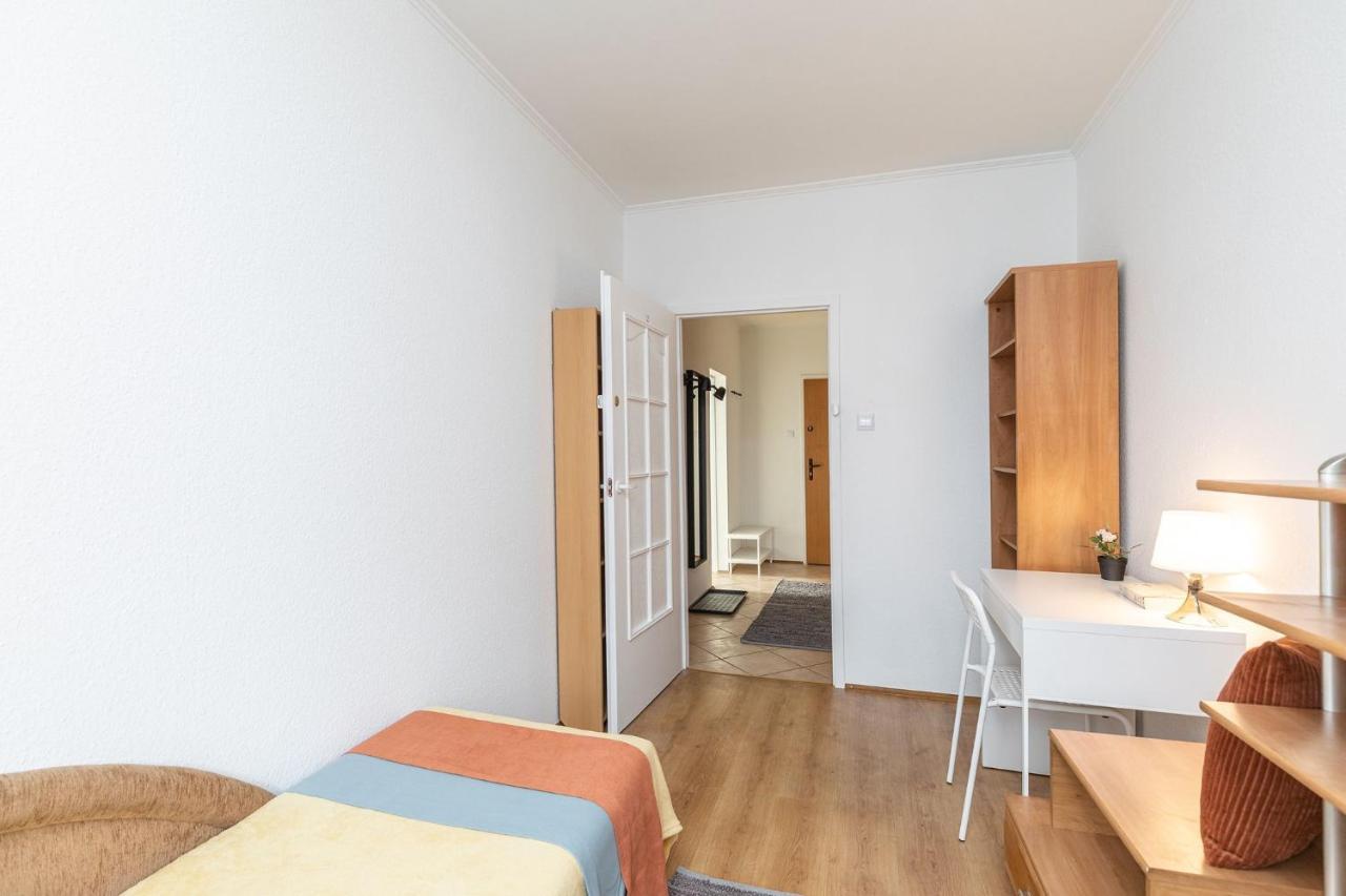 Room, Pirenejska 20 Cozy Rooms Warsaw Luaran gambar